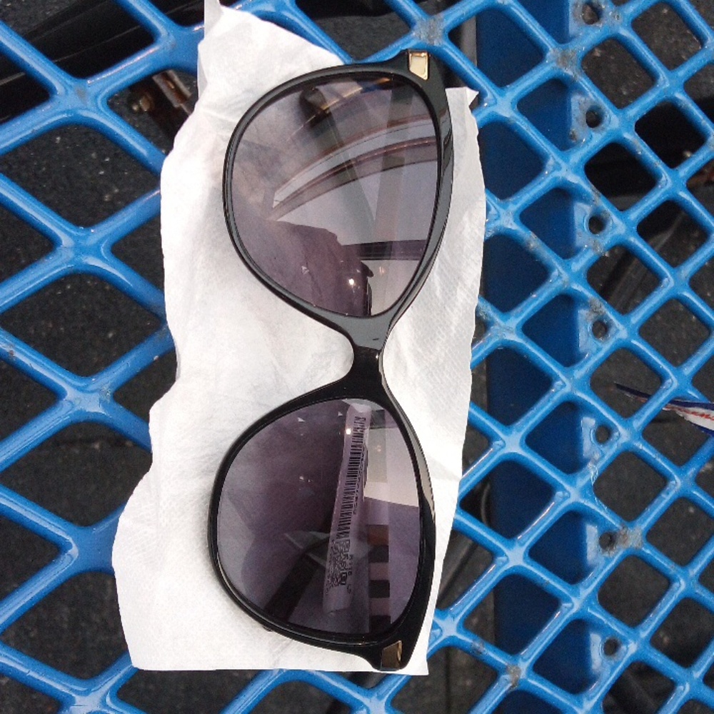 Burberry Heritage, F: black L: grey squared check - Picture 1 of 3
